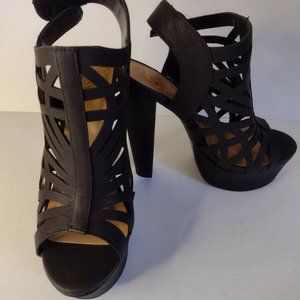 DELICIOUS Black High Heels Size US 7